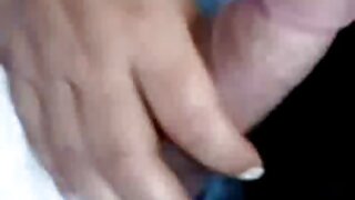 مرنة سمراء كاثي السماء رمي الساقين فوق سكس اجنبي مترجم جديد الرأس استمناء كس